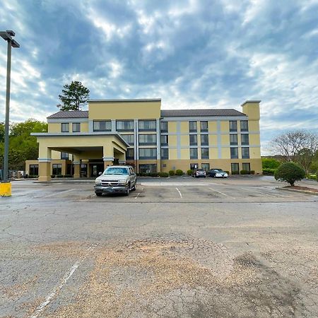 Oyo Townhouse Jackson - Ridgeland Hotel Exterior foto