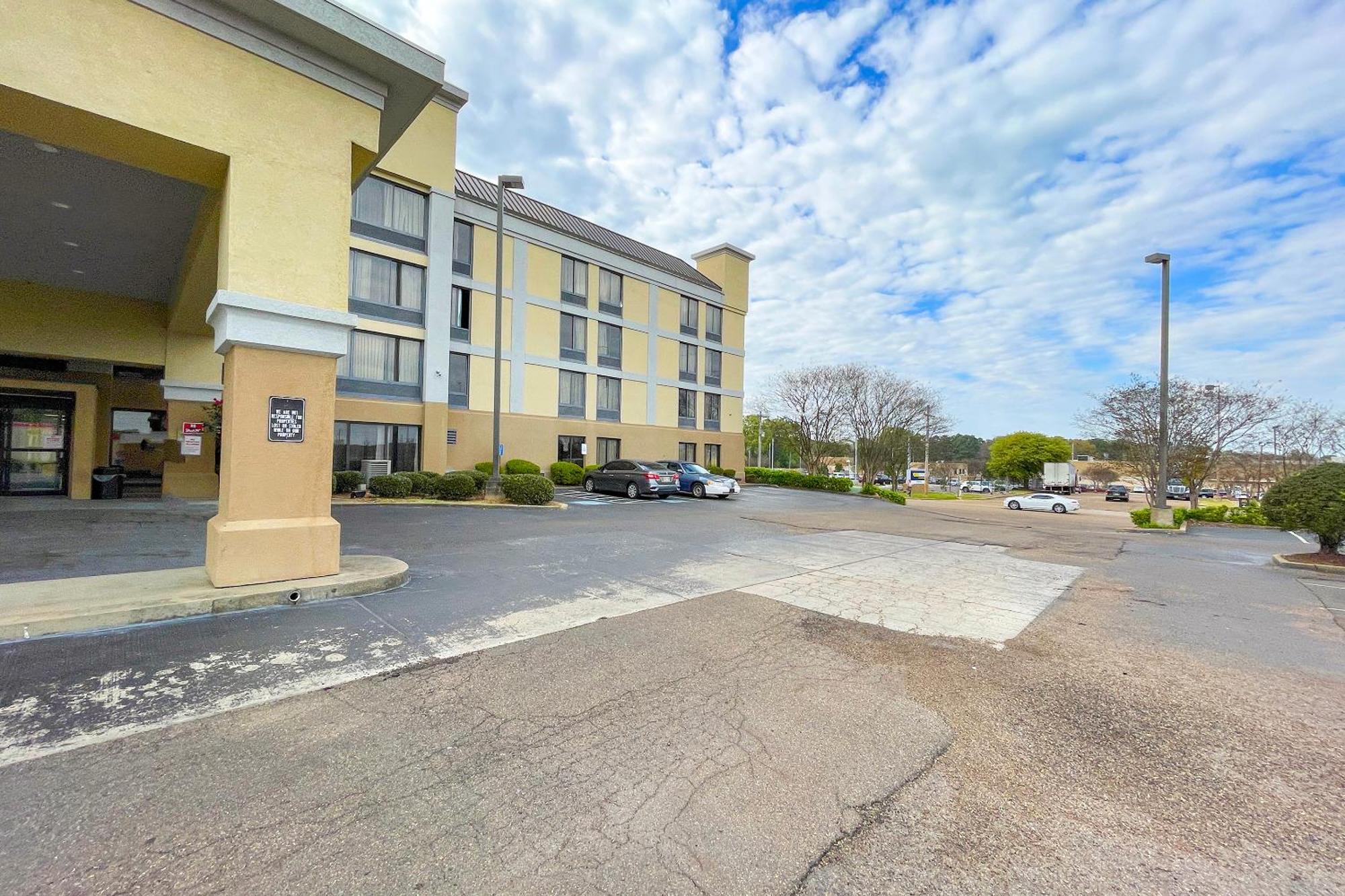 Oyo Townhouse Jackson - Ridgeland Hotel Exterior foto