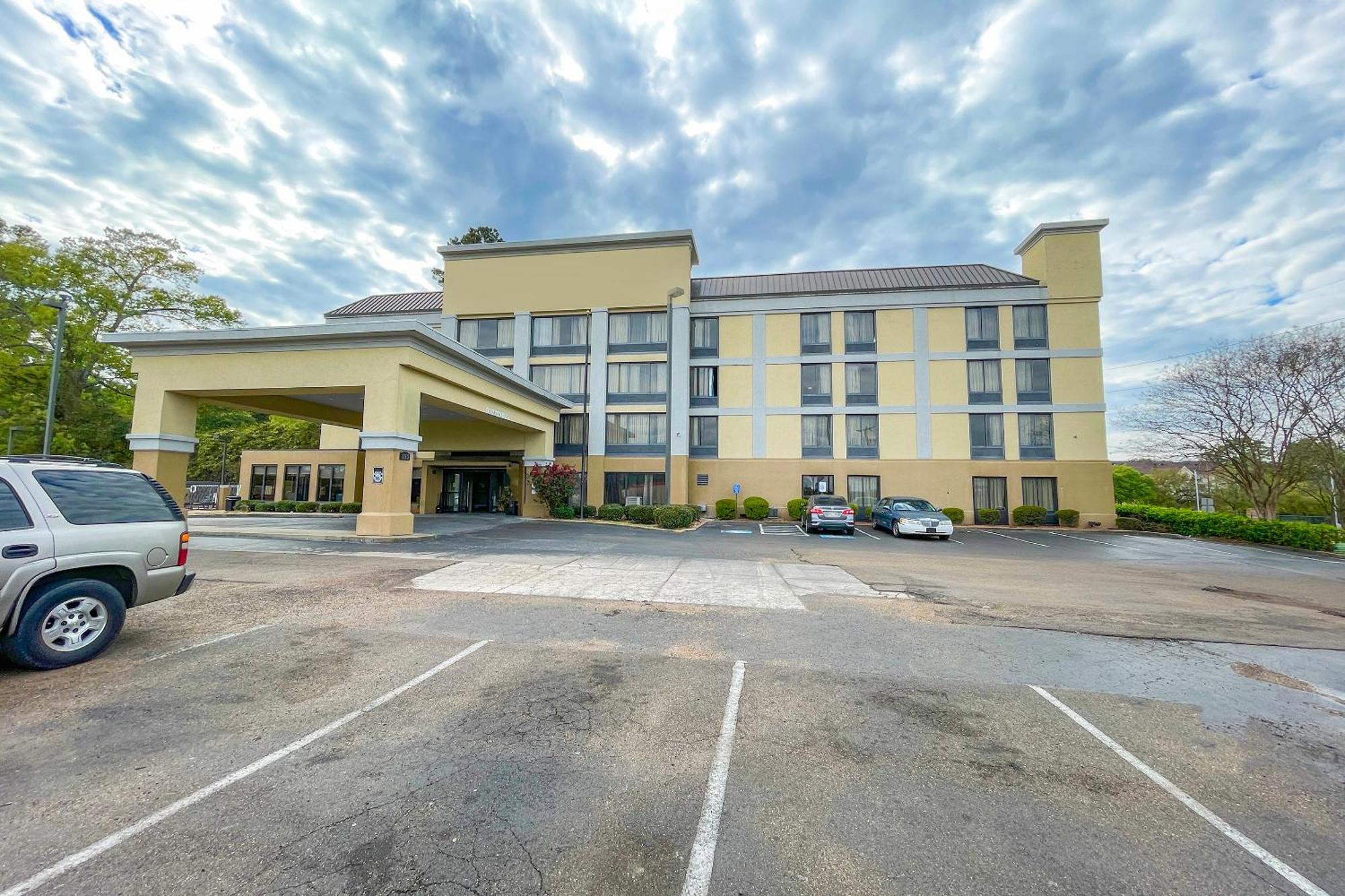 Oyo Townhouse Jackson - Ridgeland Hotel Exterior foto